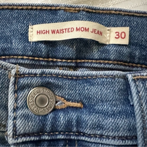 Levi's Mom Jean High Waisted Women's 30 Medium Blue Stretch Denim Distressed - Picture 3 of 12